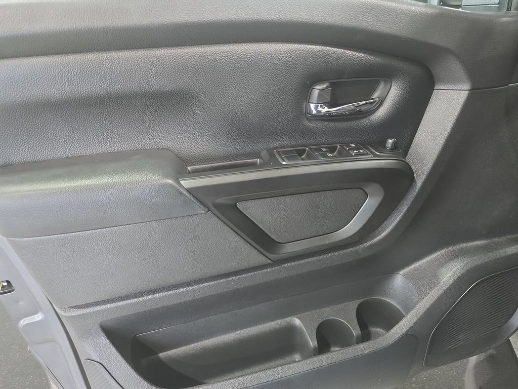 Used 2024 Nissan Titan SV w/ SV Convenience Package RWD image 21