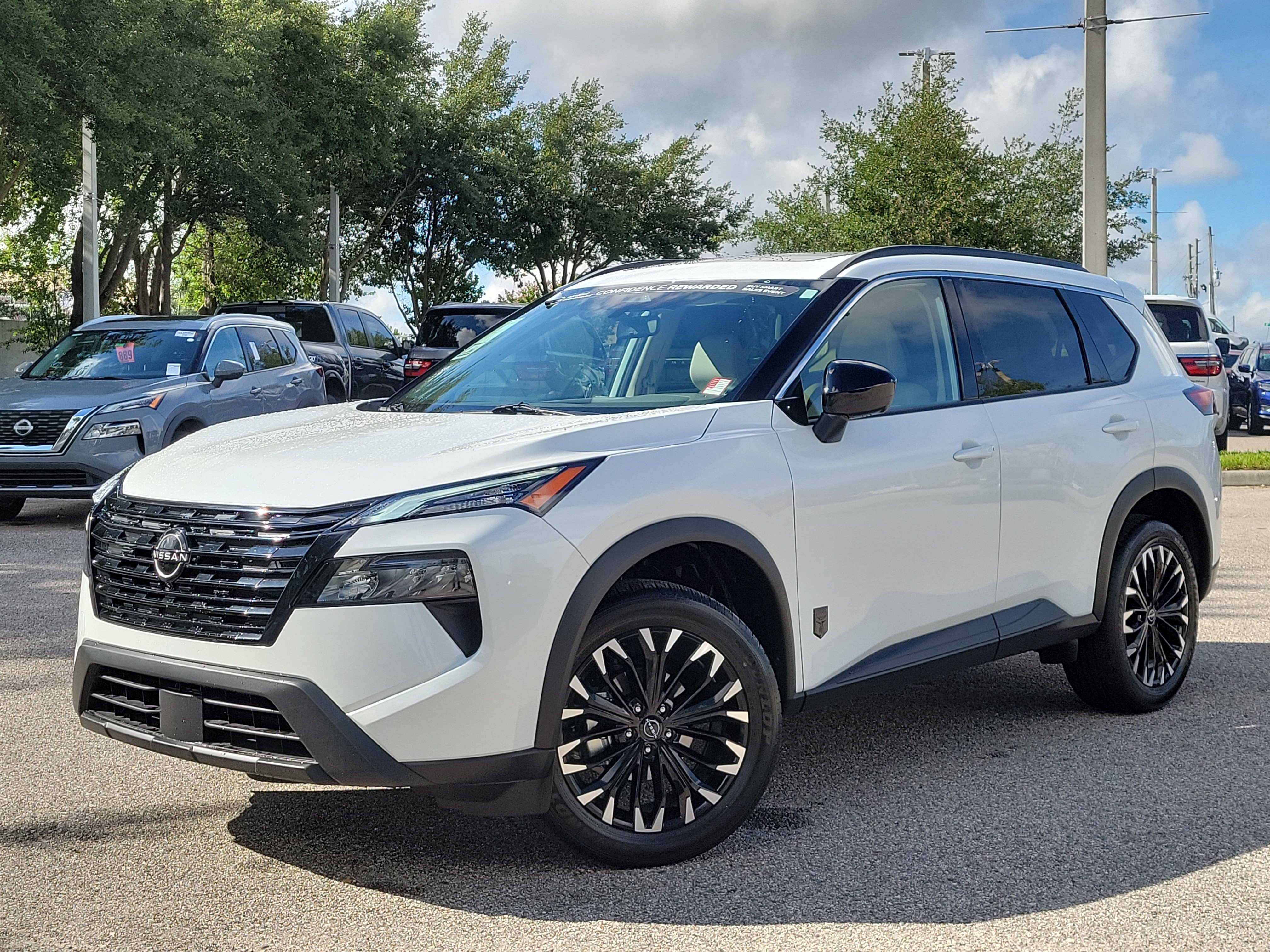 Certified 2026 Nissan Rogue Dark Armor AWD/4WD image 32