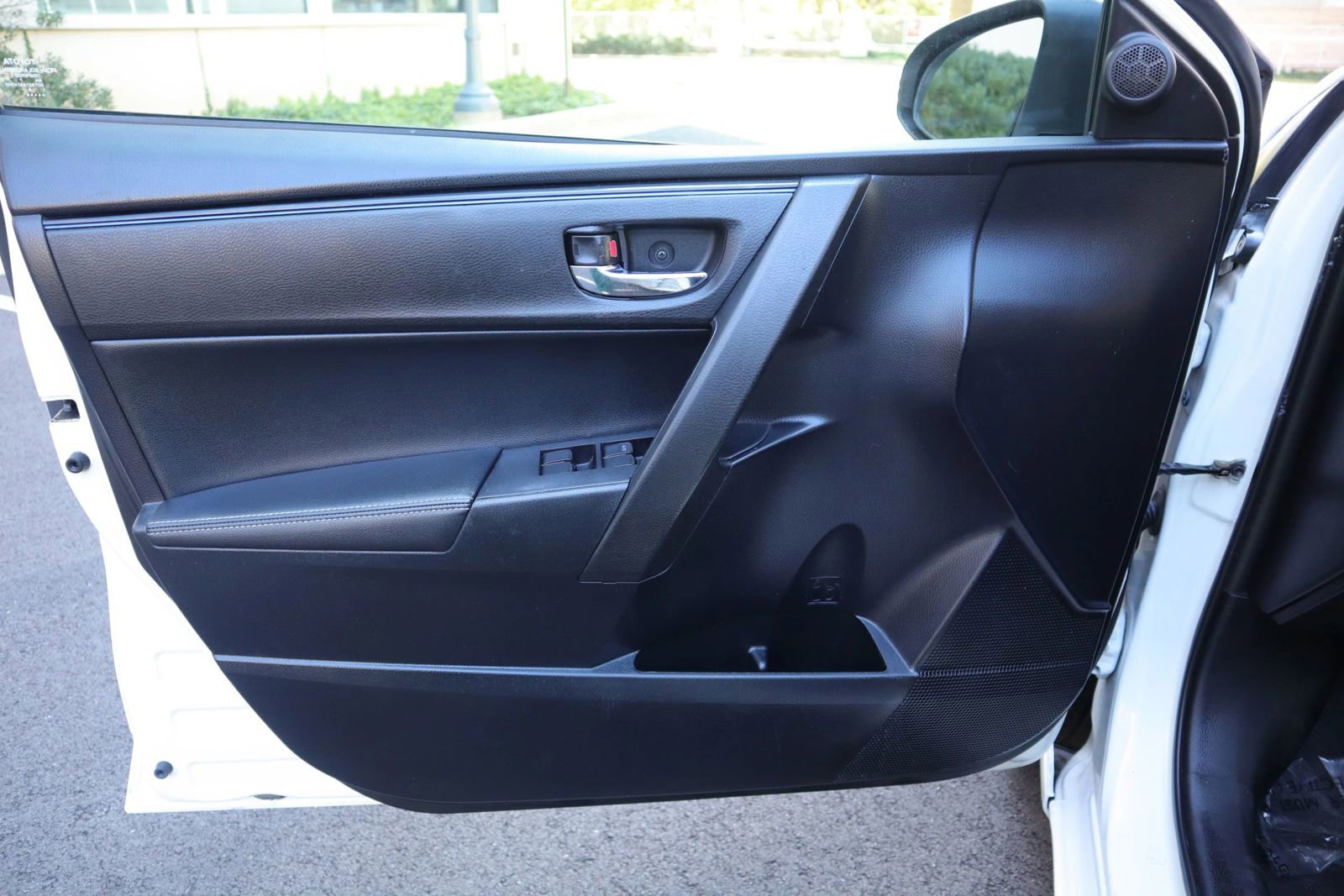 Used 2018 Toyota Corolla SE w/ SE Premium Package FWD image 14