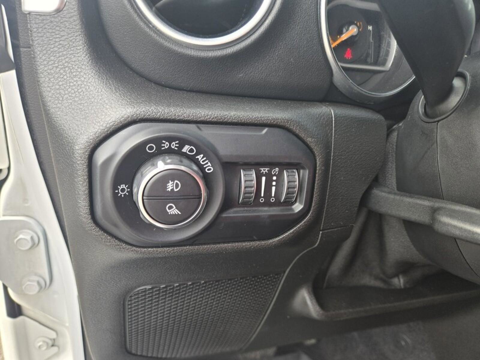 Used 2020 Jeep Gladiator Overland AWD/4WD image 12