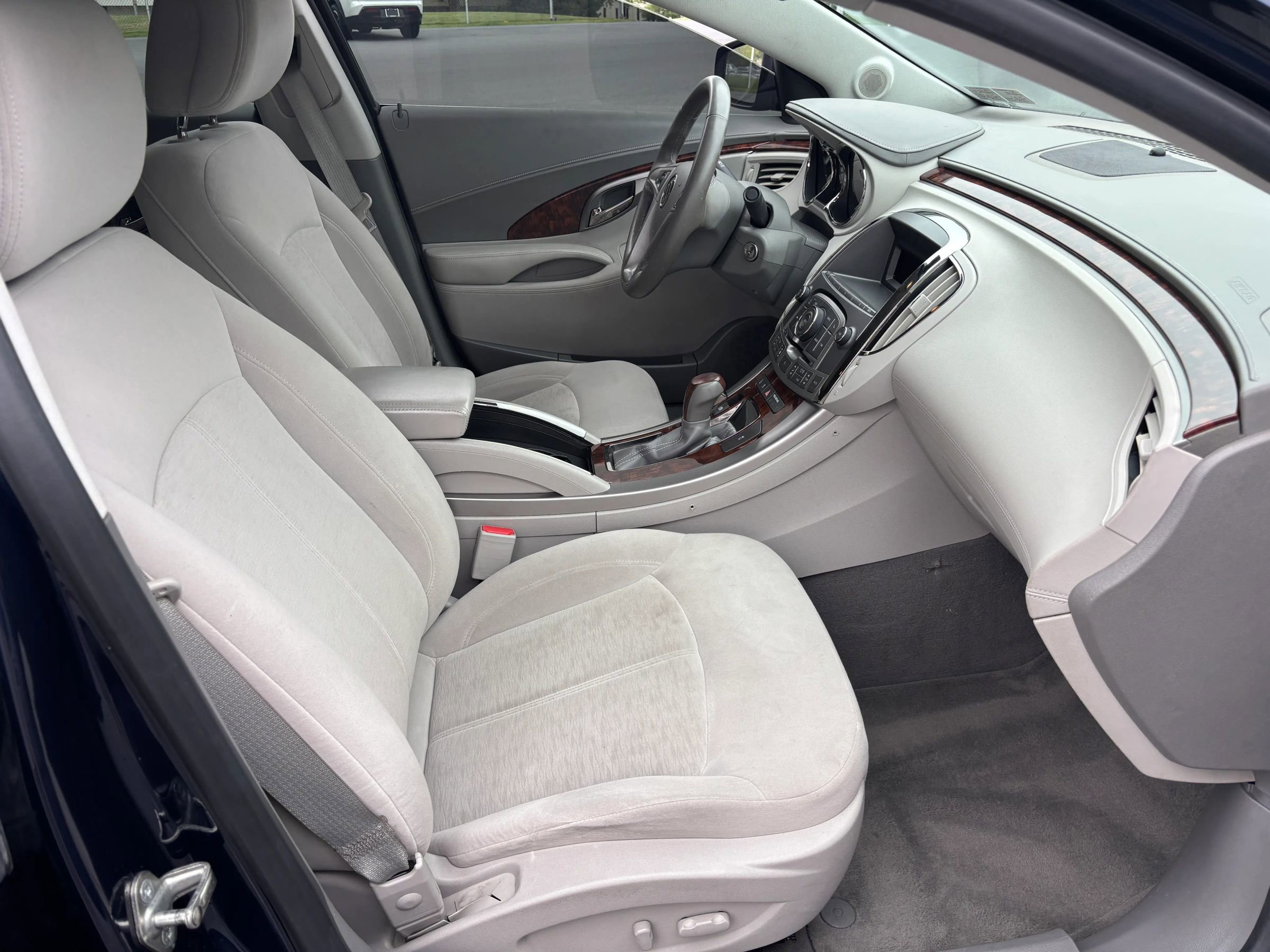 Used 2010 Buick LaCrosse CX FWD image 17