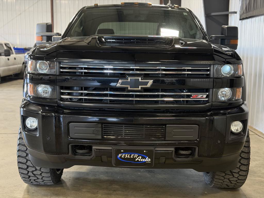 Used 2019 Chevrolet Silverado 2500 LTZ w/ Midnight Edition AWD/4WD image 3