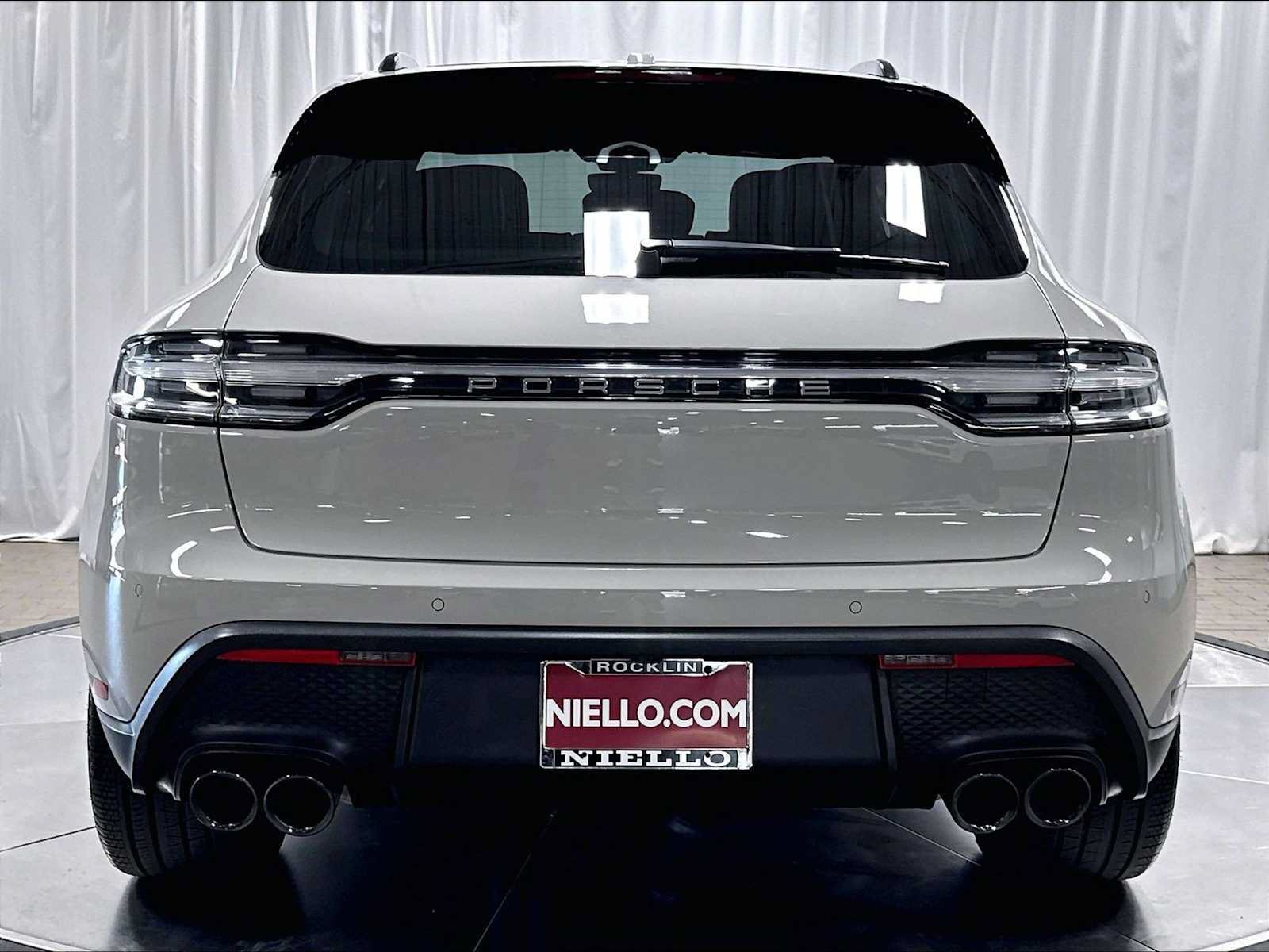Used 2023 Porsche Macan AWD/4WD image 8