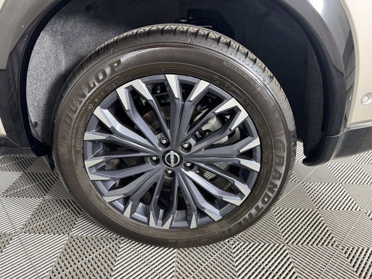 Used 2025 Nissan Rogue Platinum w/ Tech Package image 45