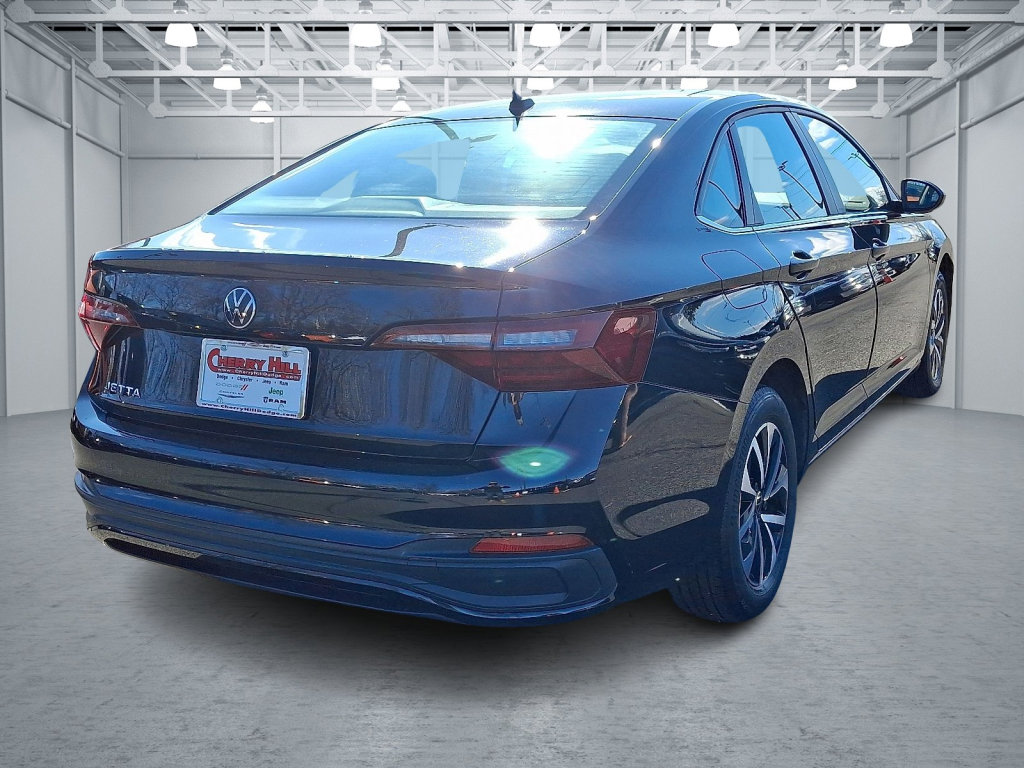 Used 2024 Volkswagen Jetta S image 5