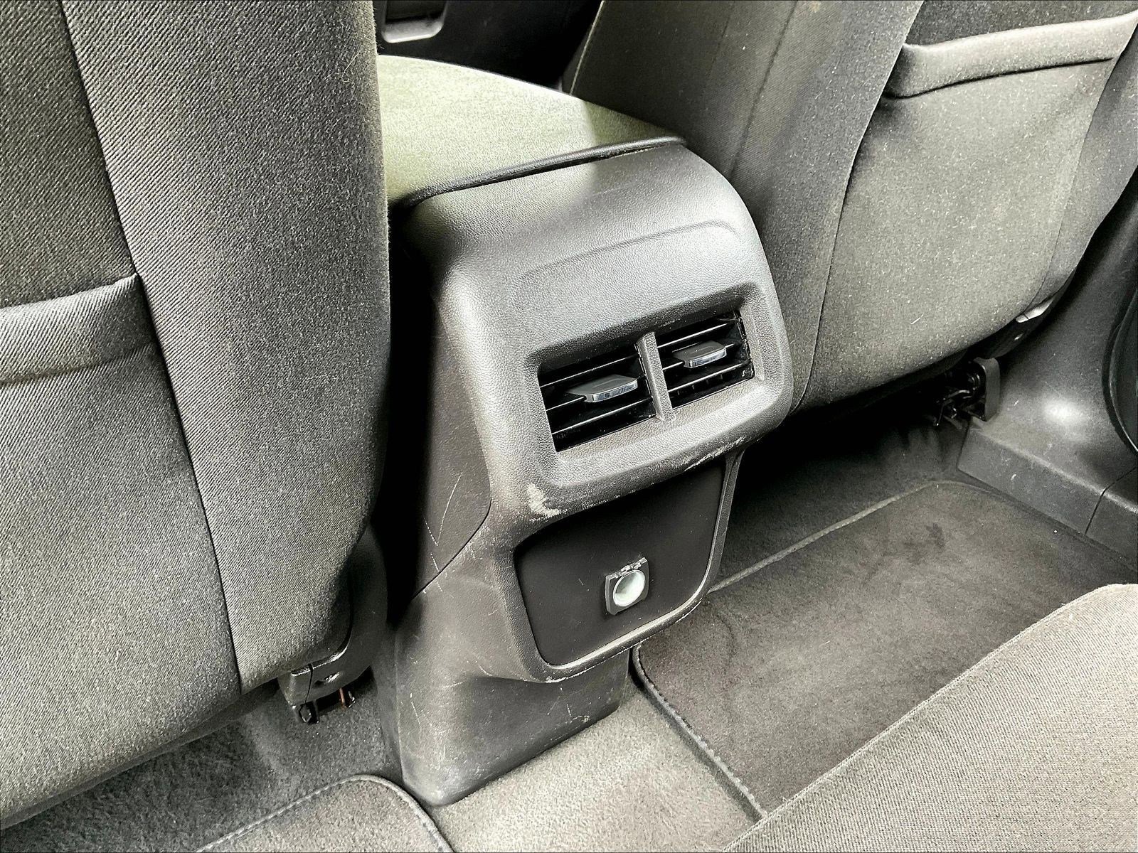 Used 2018 Chevrolet Equinox LT FWD image 10