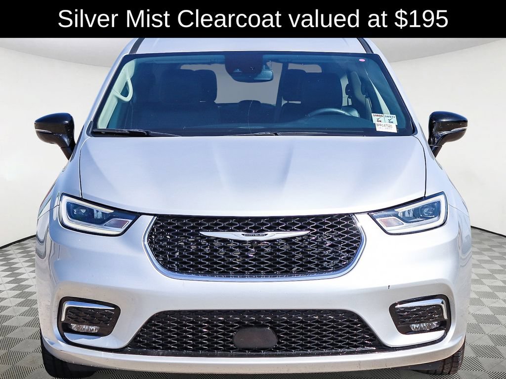 Used 2024 Chrysler Pacifica Touring-L FWD image 2