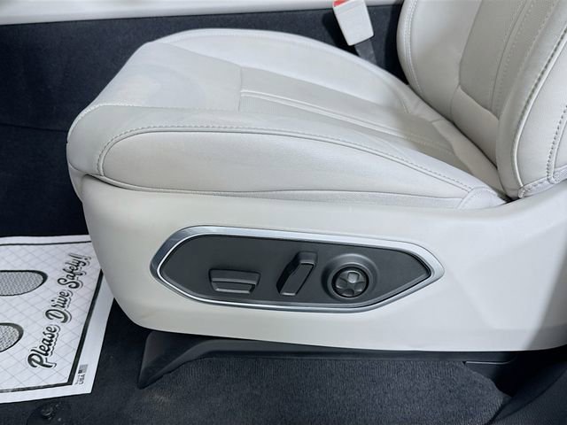 Used 2025 Jeep Wagoneer 4WD w/ Convenience Group I image 20