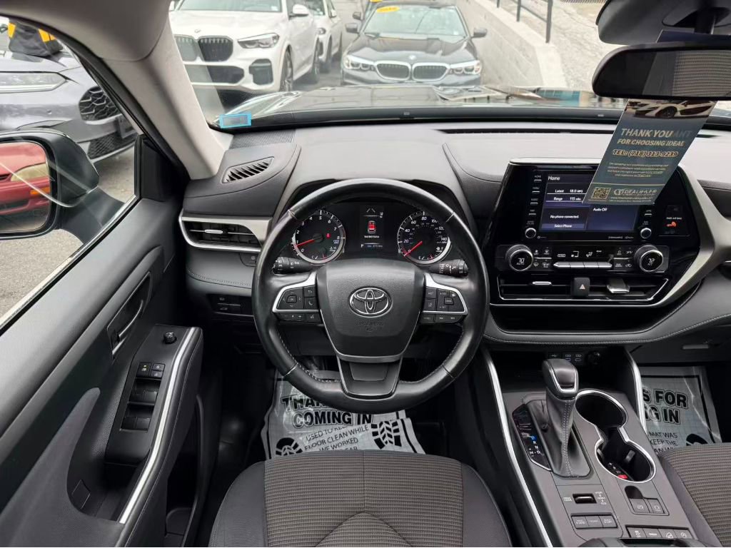Used 2022 Toyota Highlander LE image 12