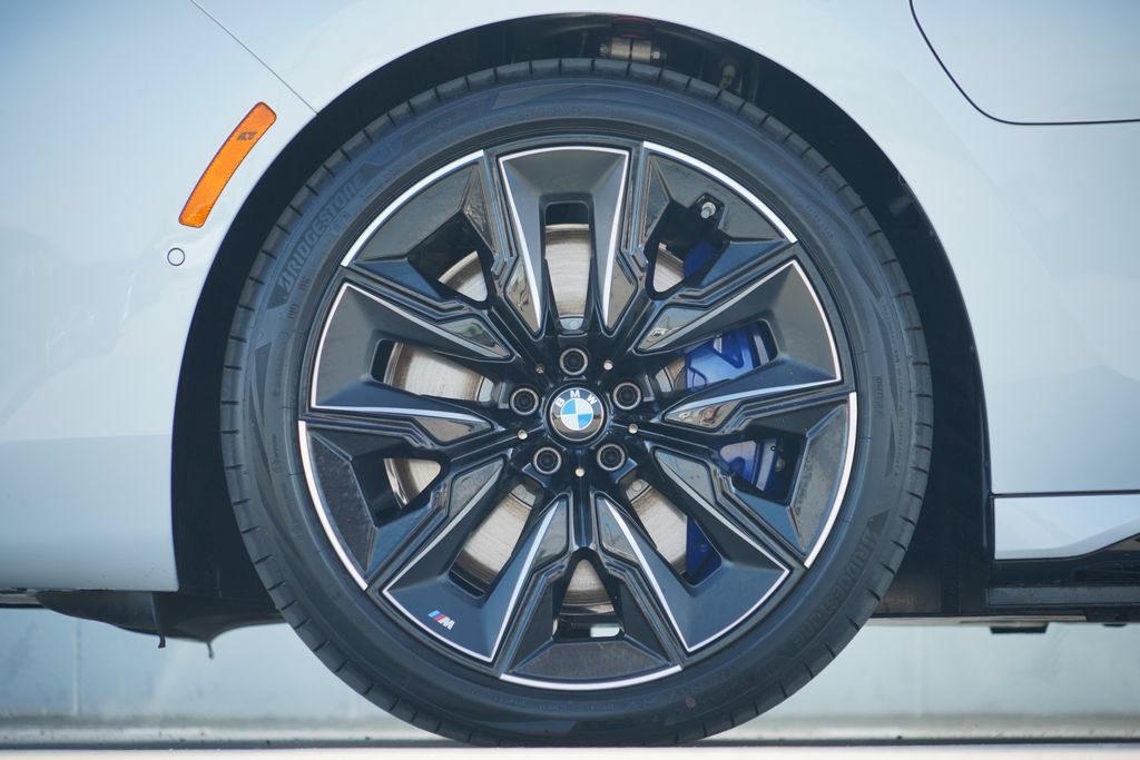 New 2026 BMW 750e xDrive w/ Premium Package AWD/4WD image 5