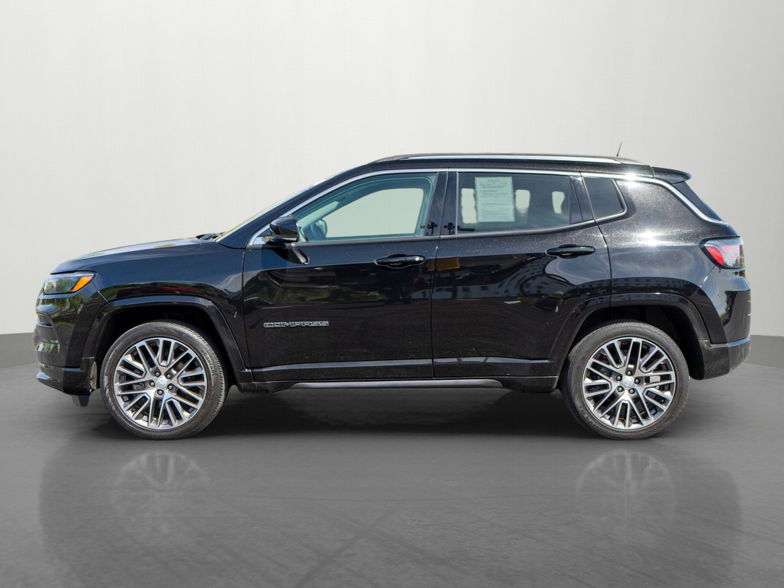 Used 2022 Jeep Compass Limited w/ Elite Group AWD/4WD image 4
