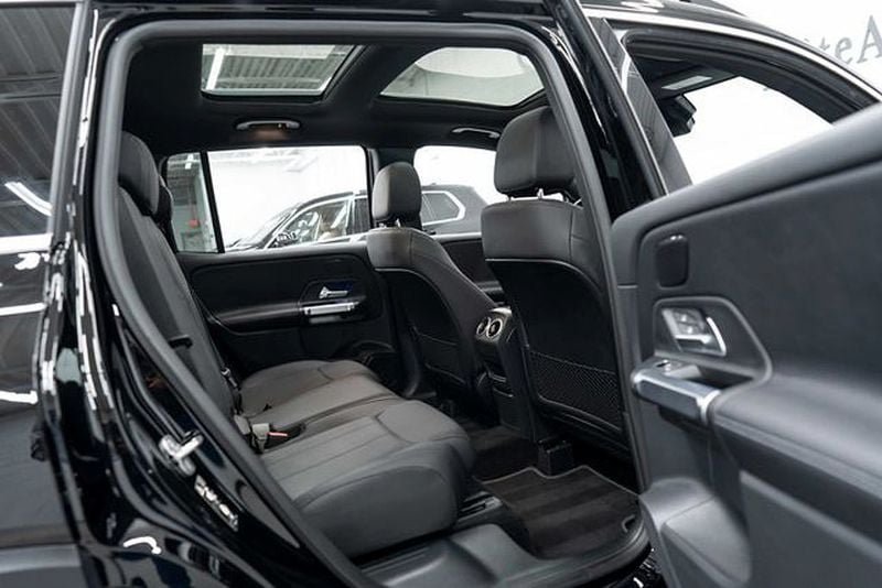 Used 2024 Mercedes-Benz GLB 250 4MATIC w/ Driver Assistance Package image 12