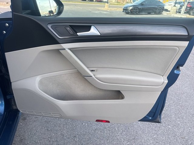 Used 2018 Volkswagen Golf S image 21