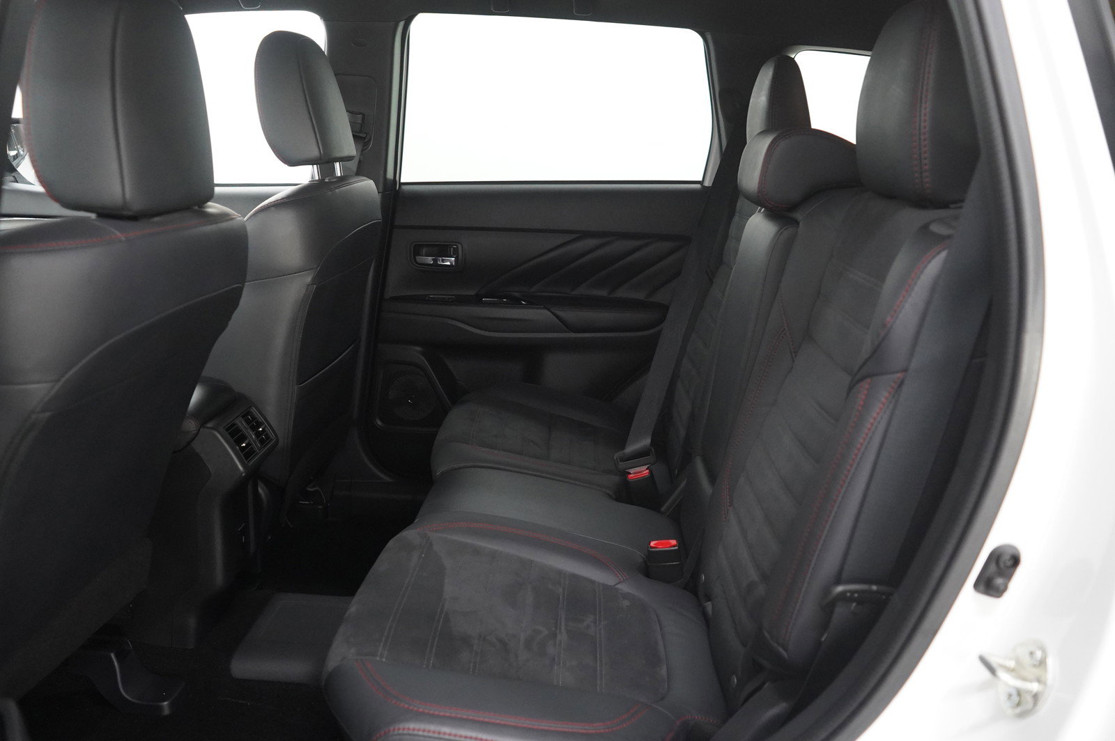 Used 2022 Mitsubishi Outlander LE image 13