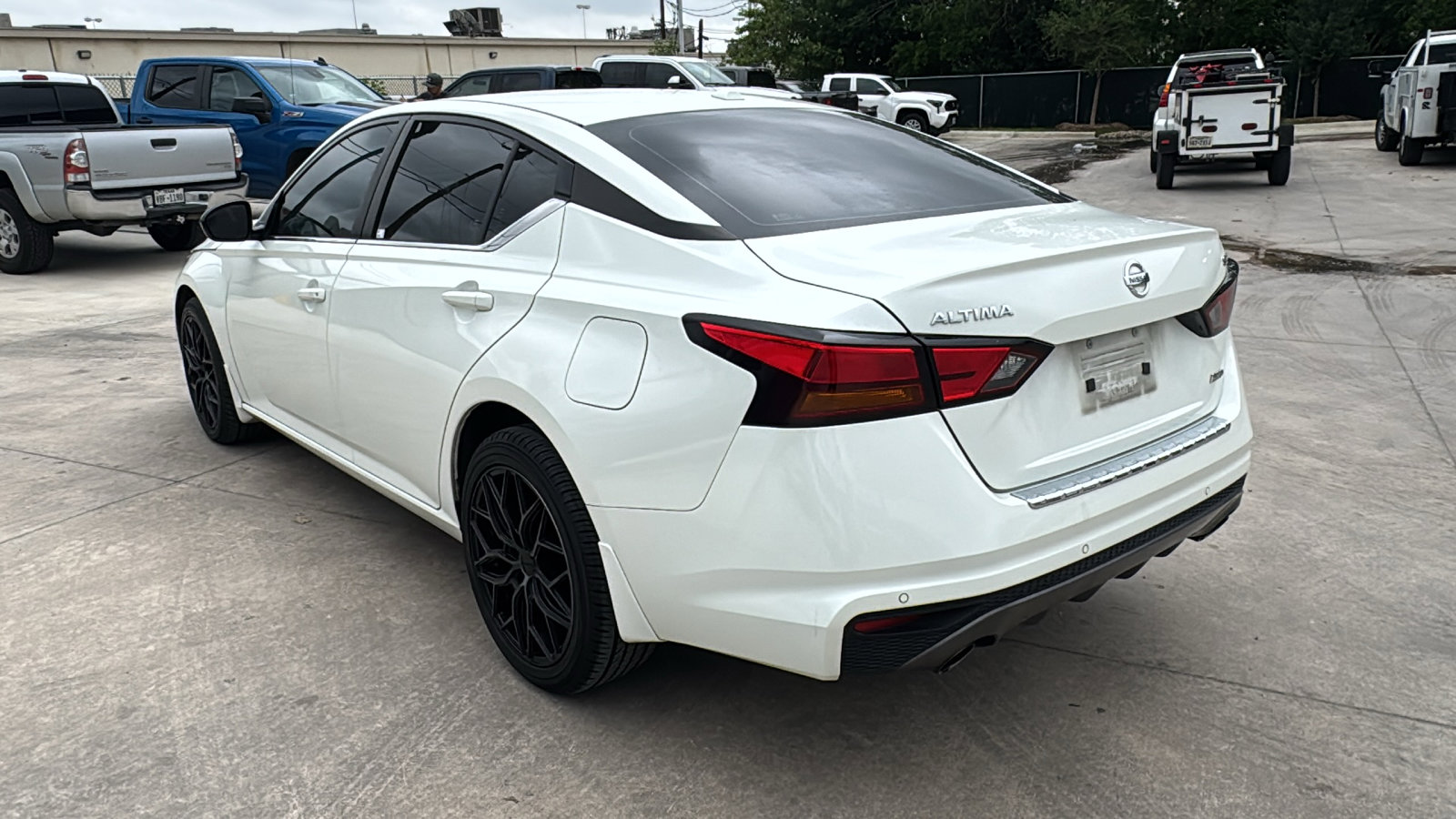 Used 2022 Nissan Altima 2.5 SR AWD/4WD image 7