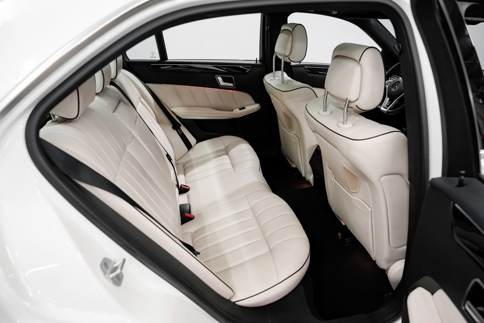 Used 2015 Mercedes-Benz E 400 Sedan image 30