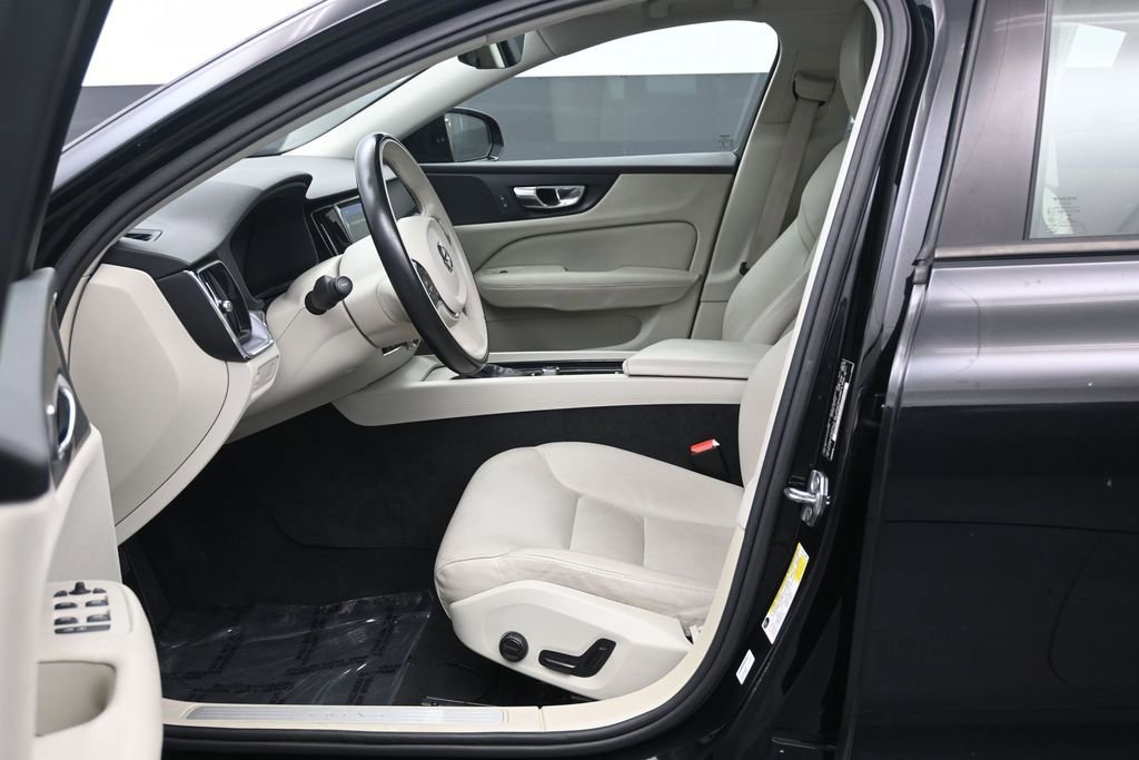 Used 2019 Volvo S60 T5 Momentum w/ Premium Package FWD image 10