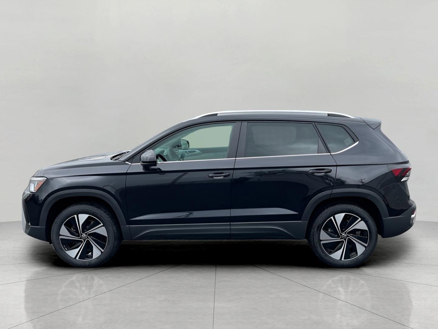 New 2025 Volkswagen Taos SE image 4