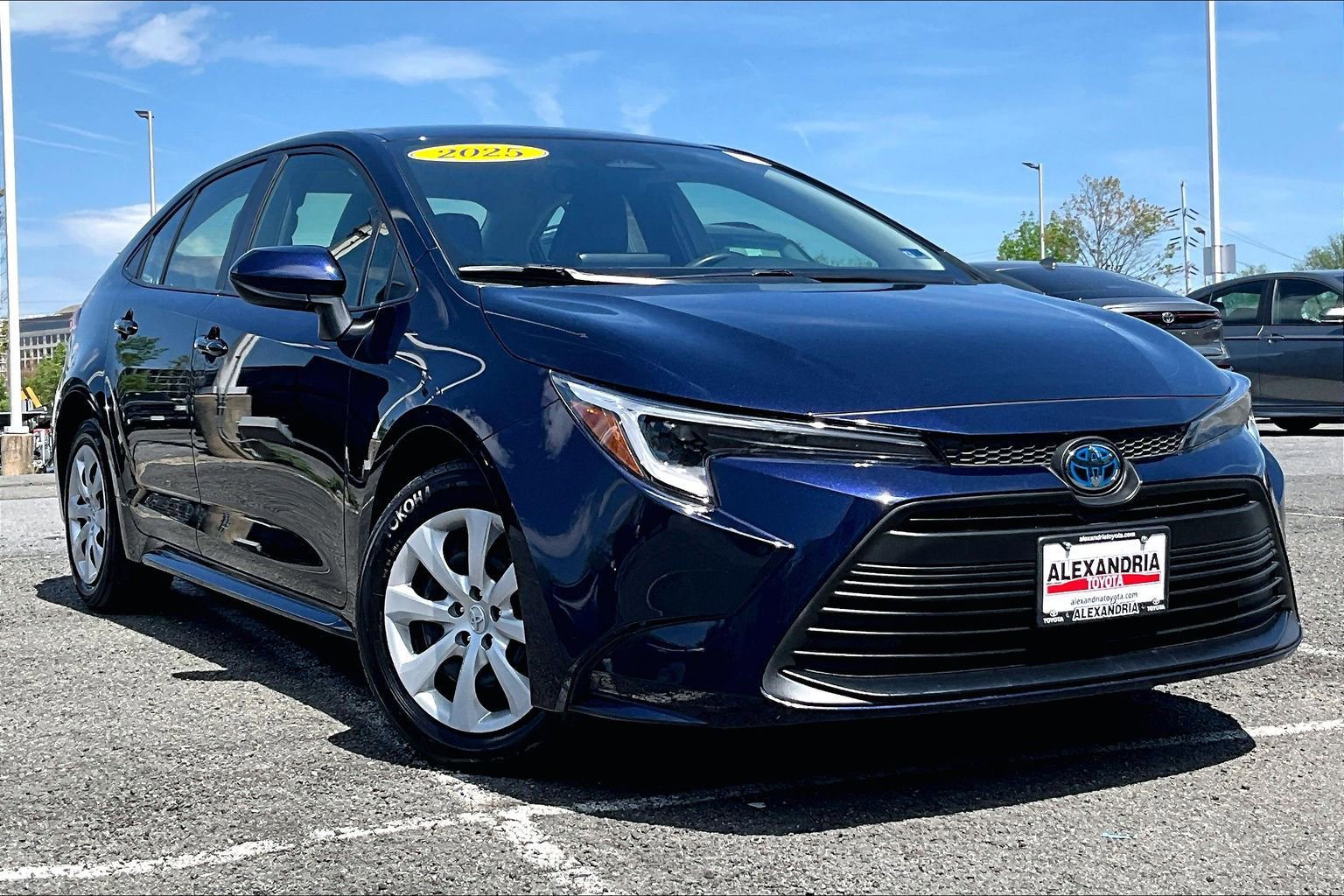 Used 2025 Toyota Corolla LE image 2