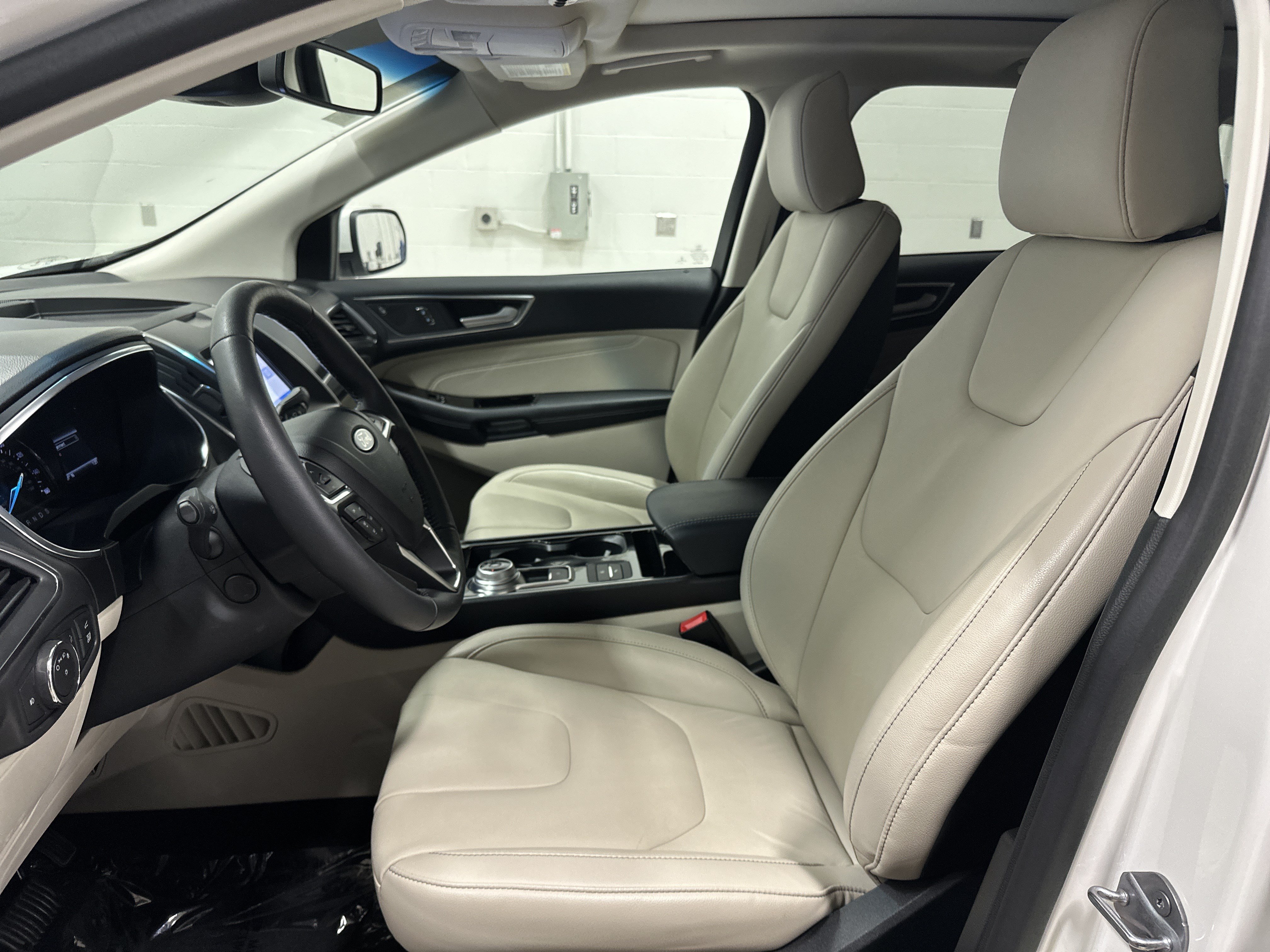 Used 2020 Ford Edge Titanium AWD/4WD image 16