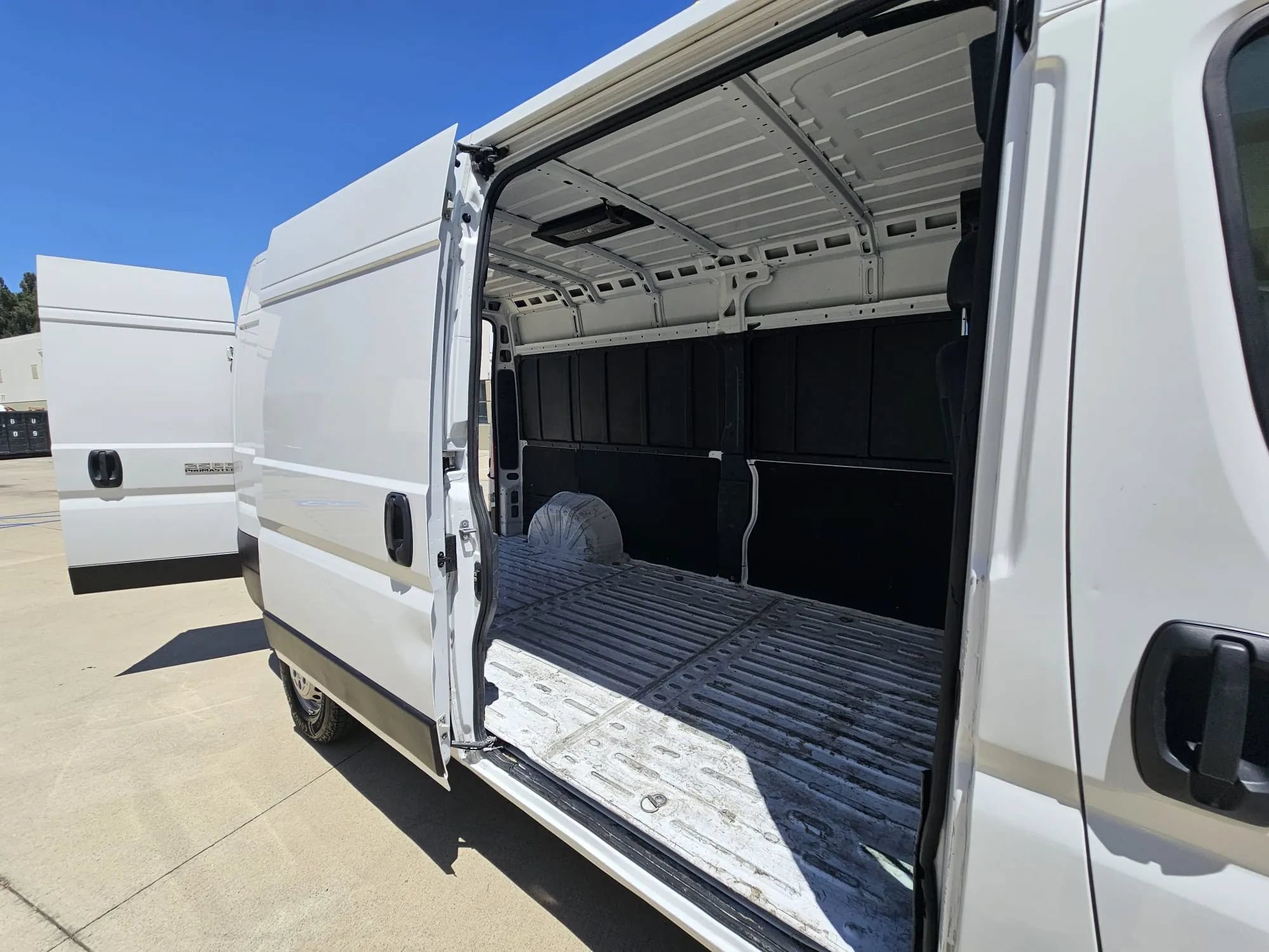 Used 2025 RAM ProMaster 2500 w/ Convenience Group FWD image 9