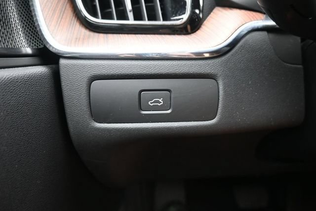 Used 2023 Volvo XC60 B5 Ultimate w/ Climate Package FWD image 30