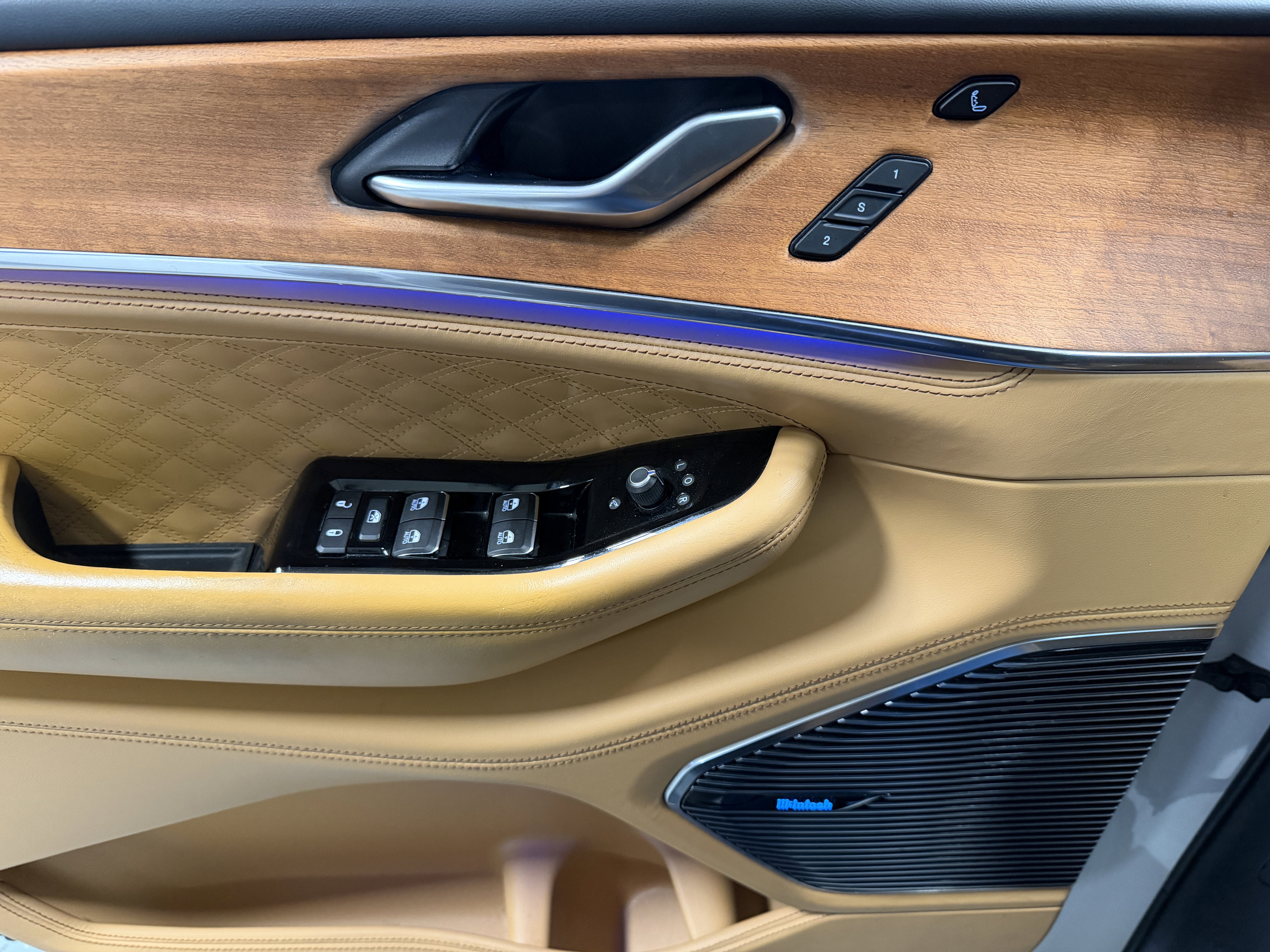 Used 2022 Jeep Grand Cherokee L Summit image 24