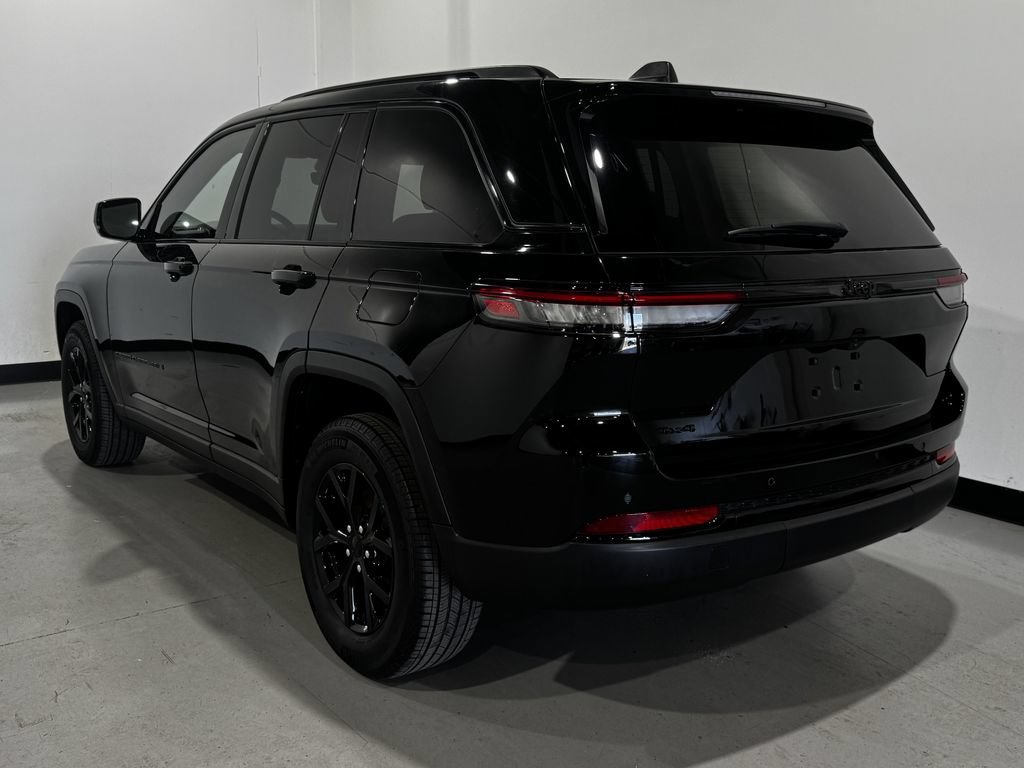 Used 2025 Jeep Grand Cherokee Altitude AWD/4WD image 34
