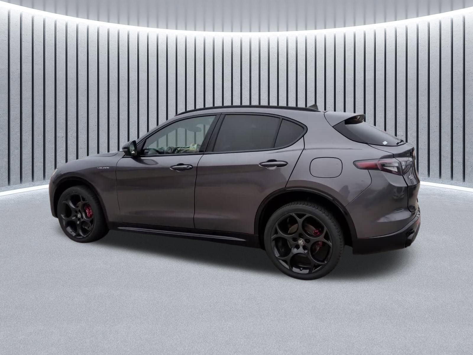 Used 2024 Alfa Romeo Stelvio Veloce AWD/4WD image 12