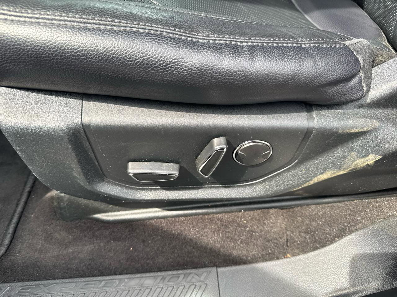 Used 2019 Ford Expedition Limited image 21