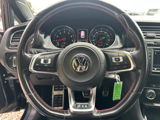 Used 2016 Volkswagen Golf 4-Door FWD image 25