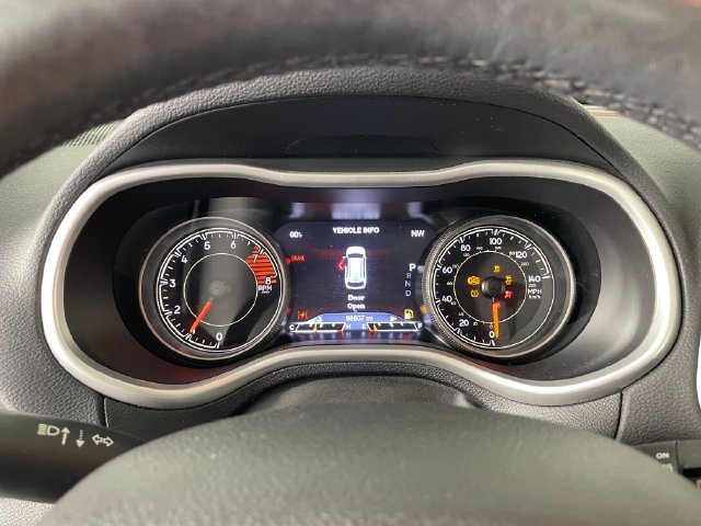 Used 2017 Jeep Cherokee Trailhawk AWD/4WD image 5