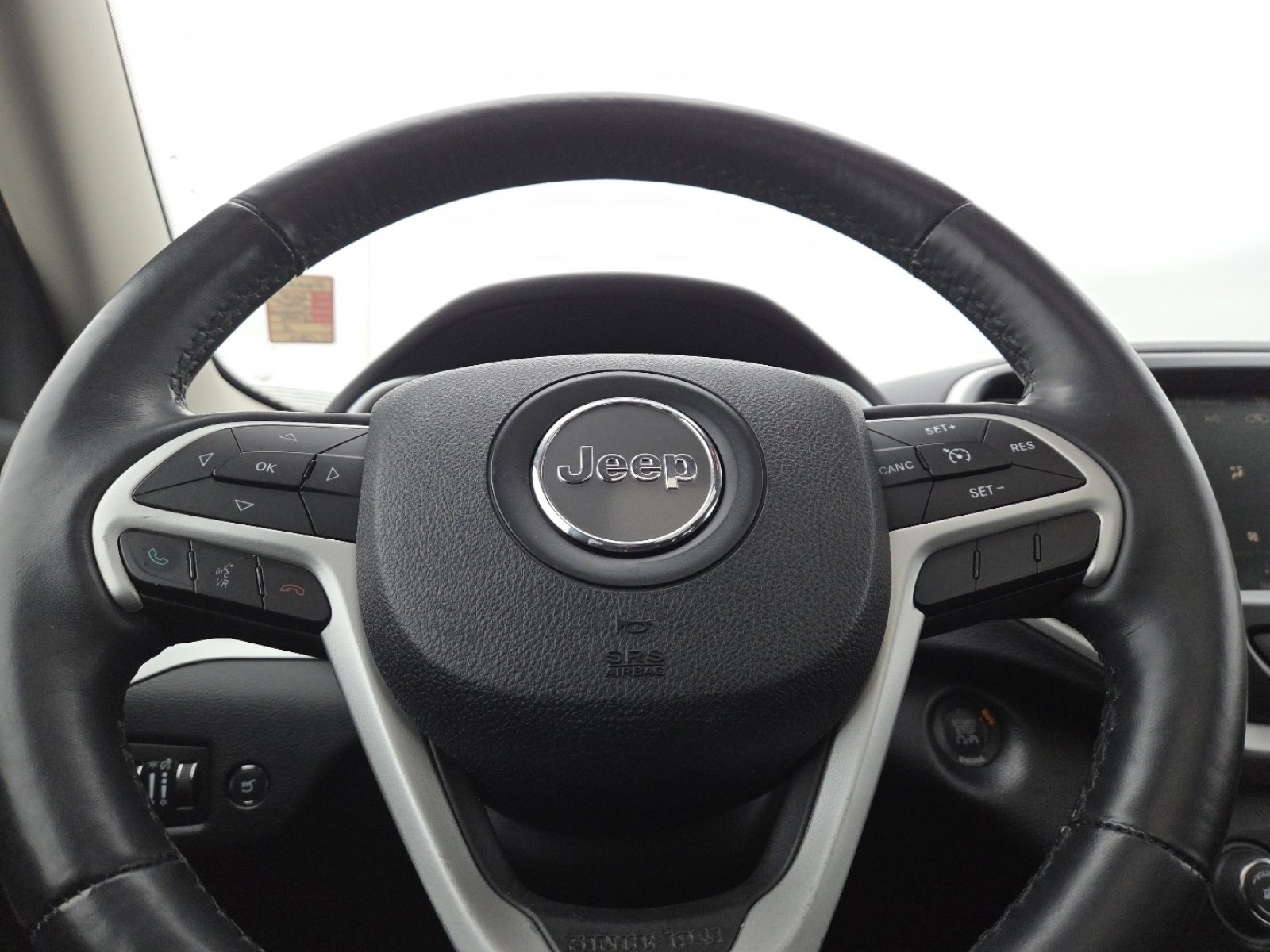 Used 2014 Jeep Cherokee Latitude w/ Comfort/Convenience Group image 26