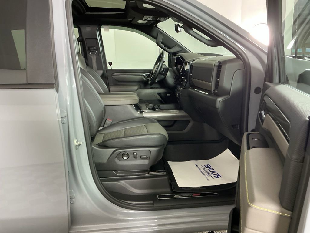 Used 2024 Chevrolet Silverado 2500 ZR2 w/ ZR2 Bison Edition image 4