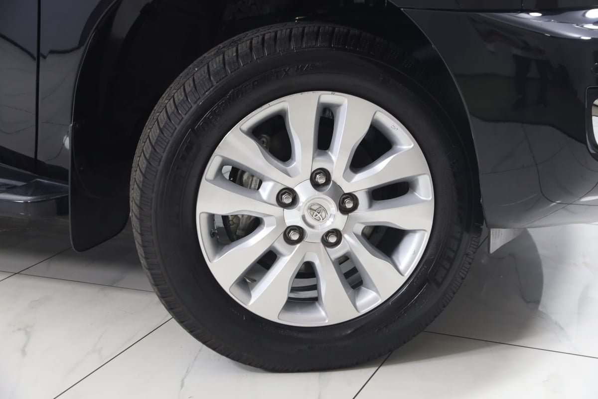 Used 2020 Toyota Sequoia Platinum AWD/4WD image 18