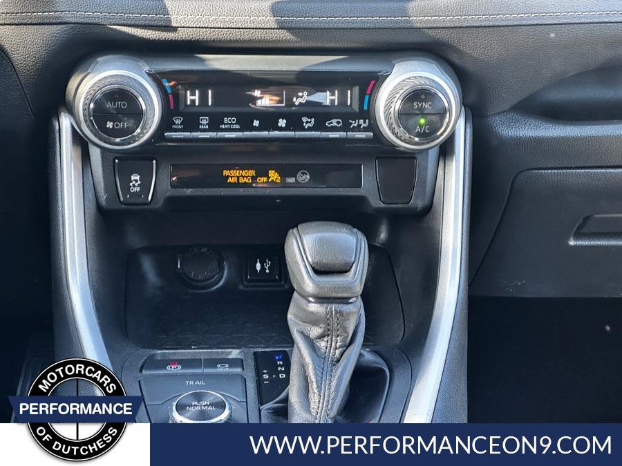 Used 2019 Toyota RAV4 LE w/ Carpet Mat Package AWD/4WD image 36