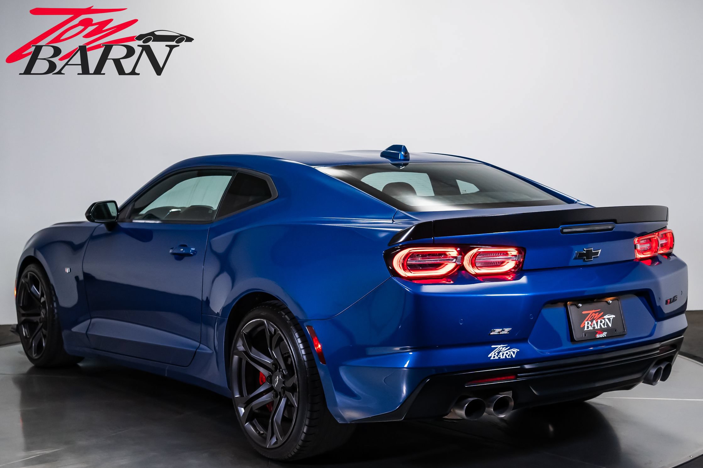 Used 2021 Chevrolet Camaro SS RWD image 3