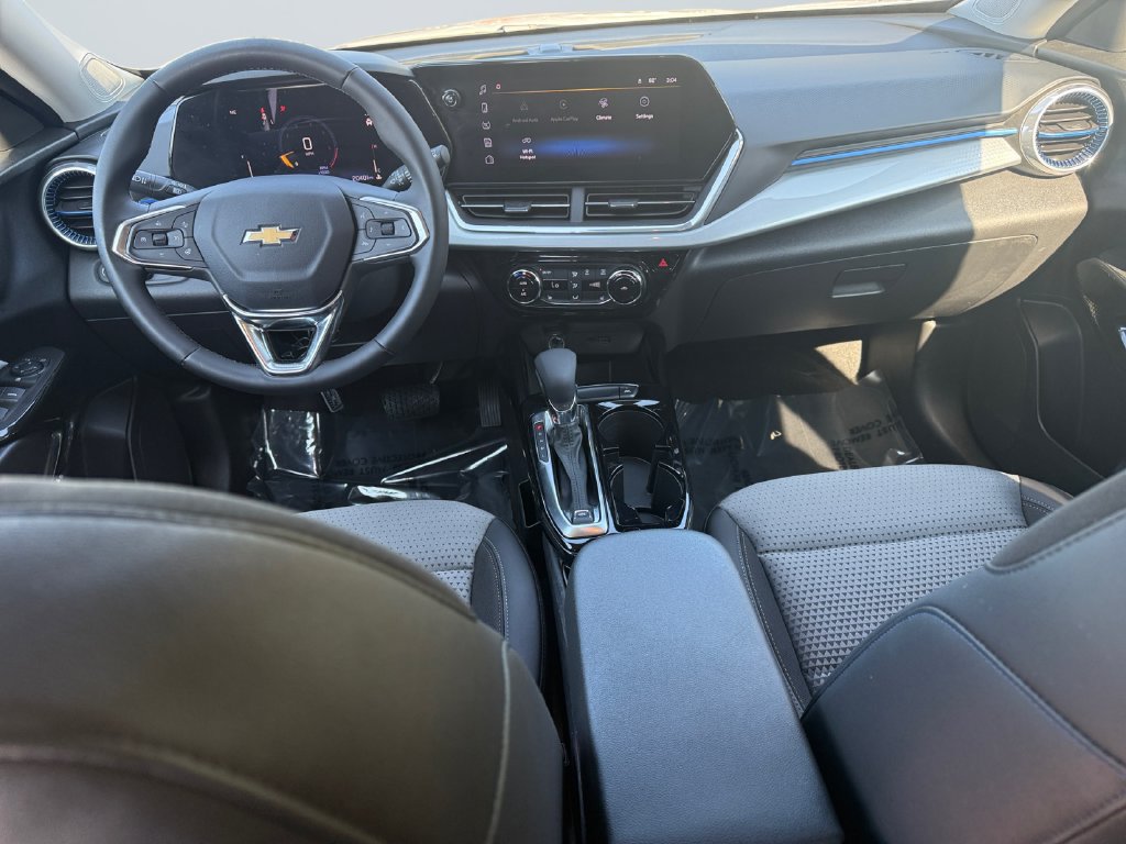 Used 2024 Chevrolet Trax LT w/ LT Convenience Package FWD image 10