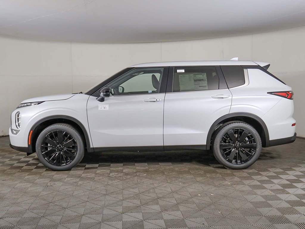 New 2026 Mitsubishi Outlander LE FWD image 17