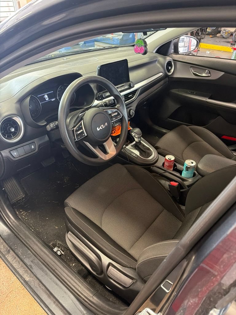 Used 2022 Kia Forte LXS FWD image 2