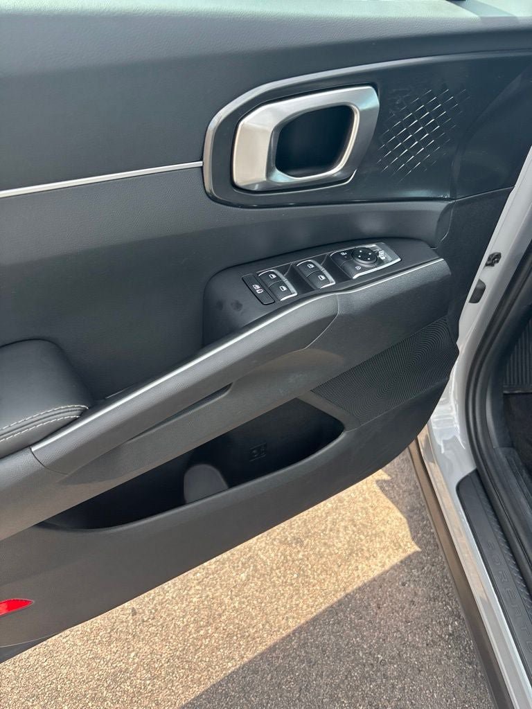 Used 2025 Kia Sorento S w/ Panoramic Sunroof Package FWD image 12
