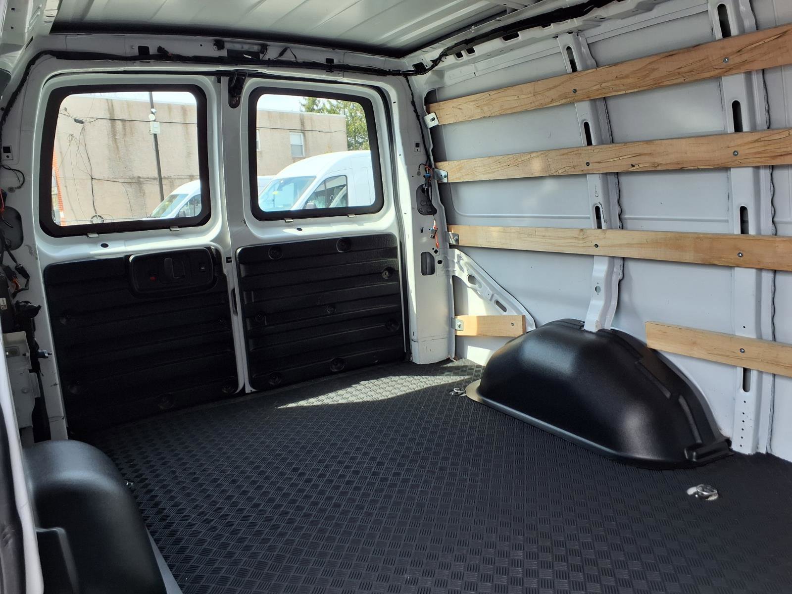 Used 2024 GMC Savana 2500 w/ Driver Convenience Package image 13