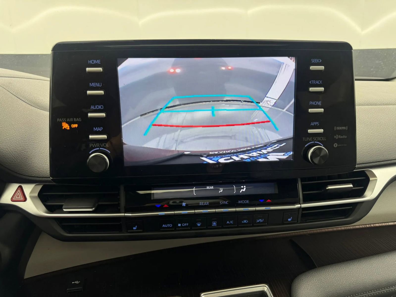 Used 2023 Toyota Sienna XLE AWD/4WD image 21