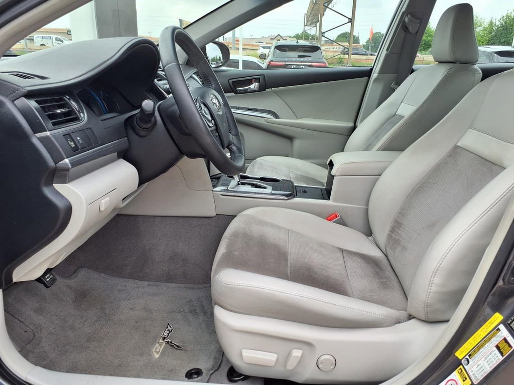Used 2012 Toyota Camry XLE w/ Leather Pkg FWD image 9