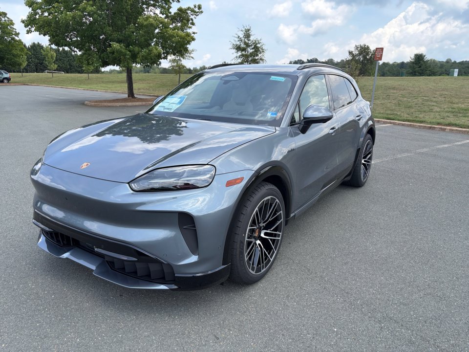 New 2026 Porsche Cayenne Electric AWD/4WD image 1