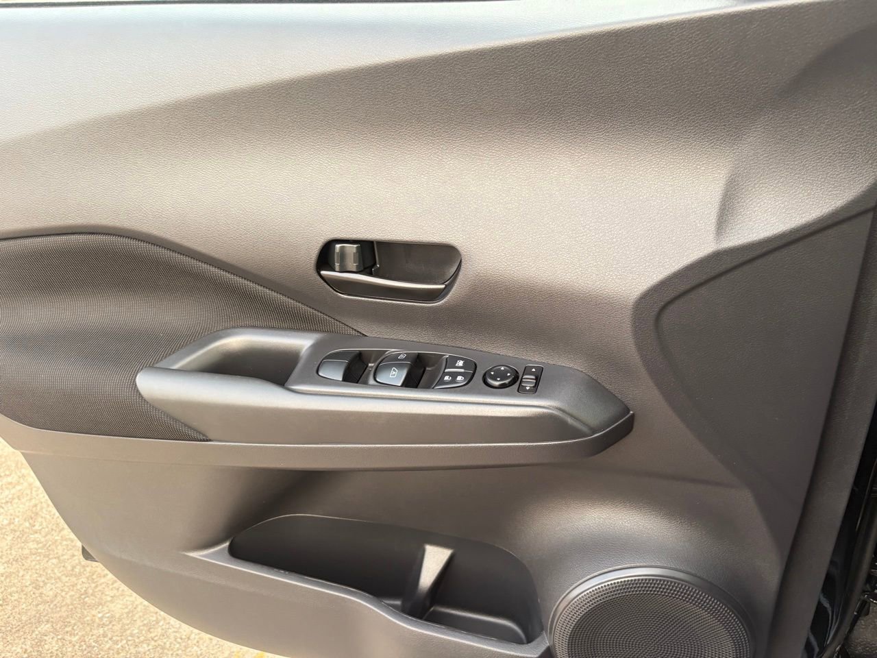 Certified 2025 Nissan Kicks Play S FWD image 28