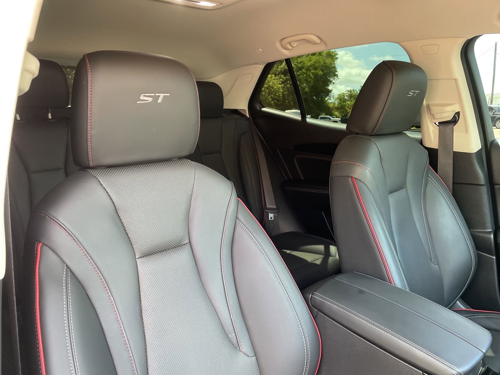 Used 2023 Buick Envision Essence w/ Sport Touring Package image 30