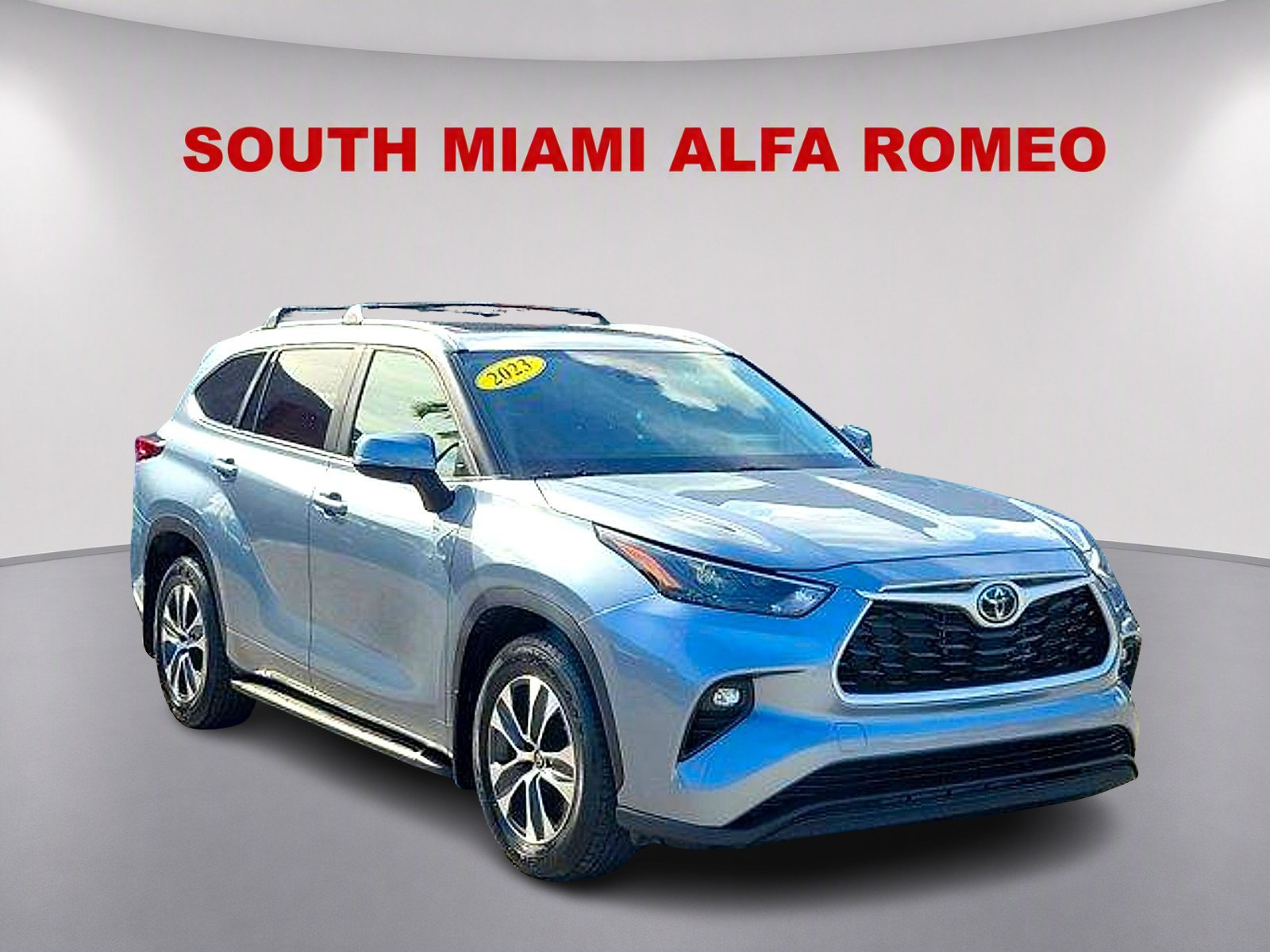 Used 2023 Toyota Highlander XLE FWD image 1