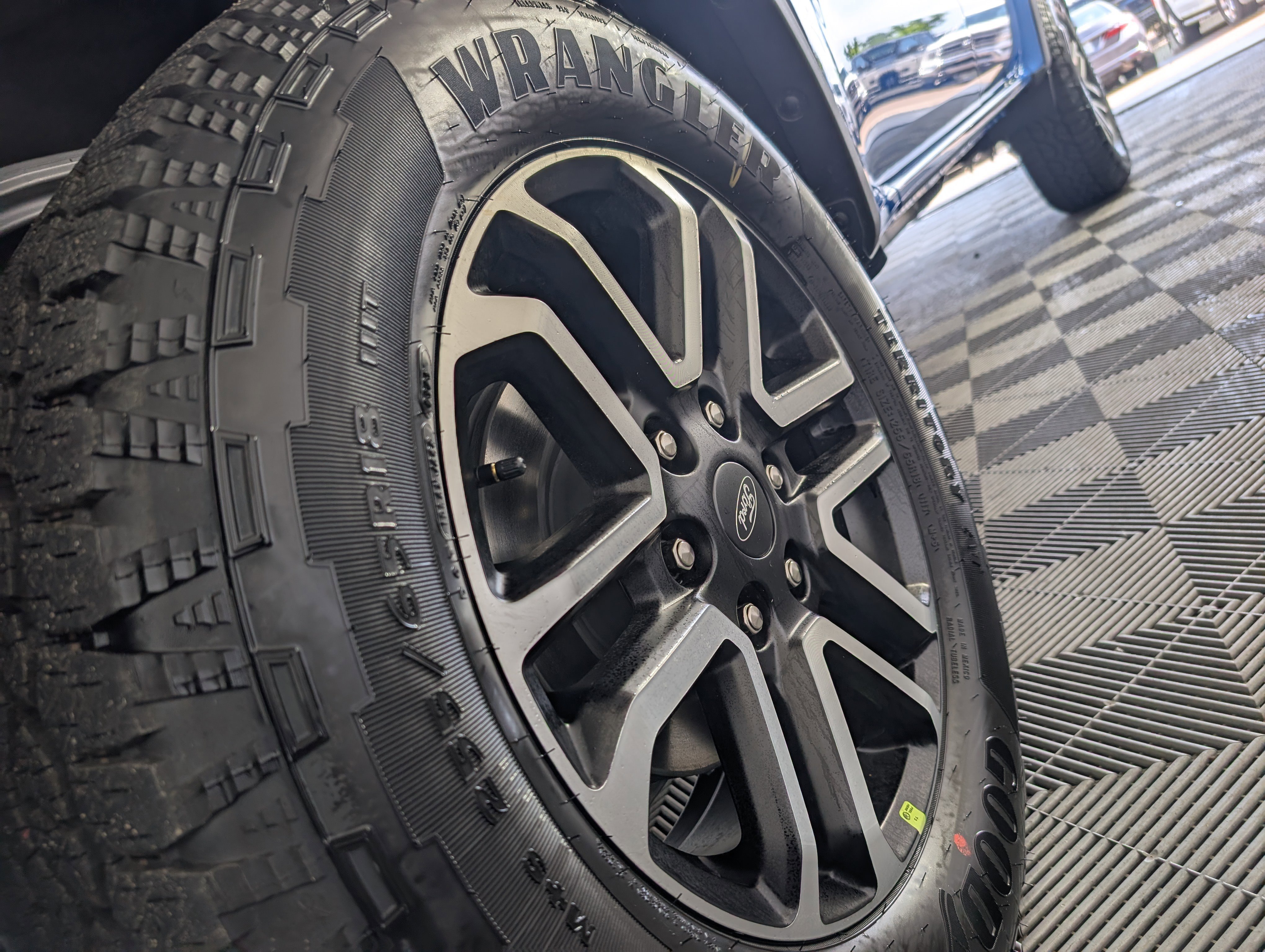 New 2025 Ford Ranger Lariat w/ FX4 Off-Road Package image 18