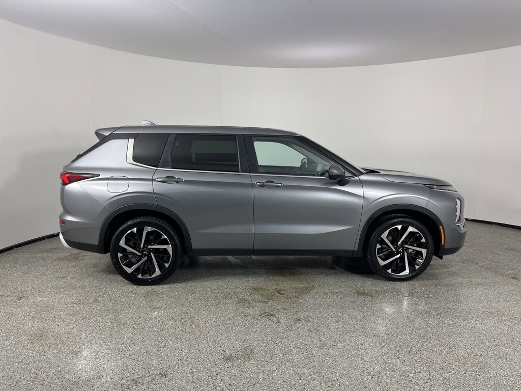 Used 2024 Mitsubishi Outlander SE image 17